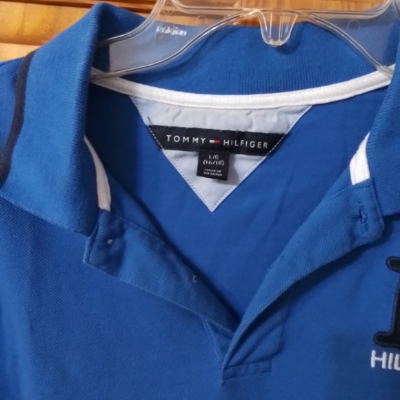 Tommy Hilfiger shirt. - Picture 3 of 4